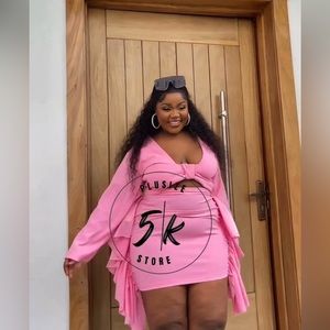 2 piece Pink skirt set.
Size 18/20